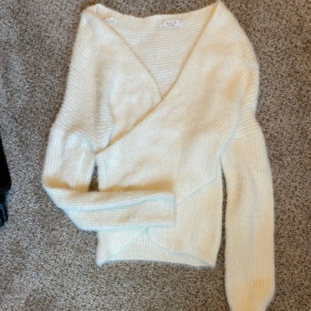 White crossing, V neck sweater, Size S